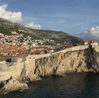 杜布羅夫尼克的羅維里耶奈克要塞（Fort Lovrijenac）——亞得里亞海上的雄偉堡壘