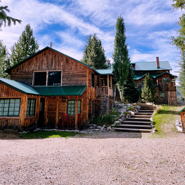 🏡 Where to Stay for Rocky Mountain National Park? Let’s Talk Towns + Tips! 🏞️