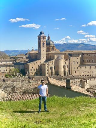 Exploring Urbino: Renaissance Majesty and Hilltop Views 🇮🇹🏰