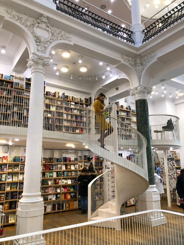 📚 Cărturești Carusel – The Carousel of Light in the Heart of Bucharest
