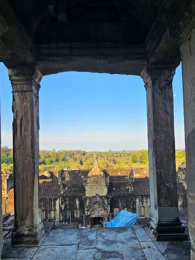 🌅 Magical Sunrise at Angkor Wat, Cambodia 📸 🌅 Magical Sunrise at Angkor Wat, Cambodia 📸