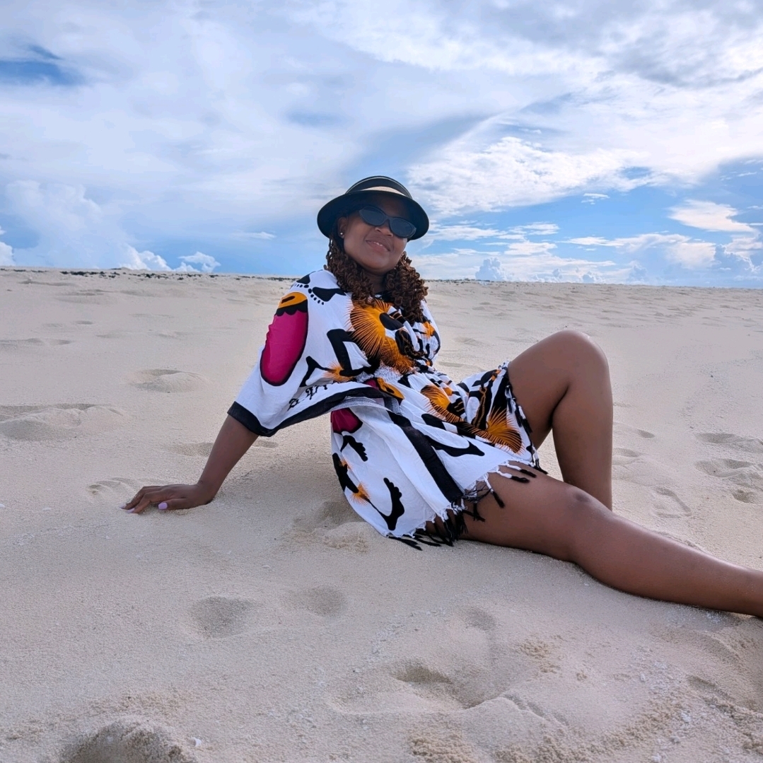 หาดนาคูเพนดา: มนต์เสน่ห์แห่งสันทรายและบรรยากาศอบอุ่นท่ามกลางแสงแดด ☀️🌊