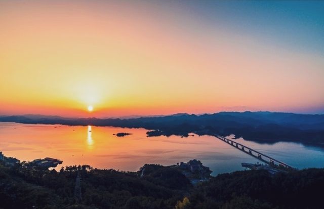 千島湖日落：致雅酒店、天屿山、上江埠大橋，不同角度的美