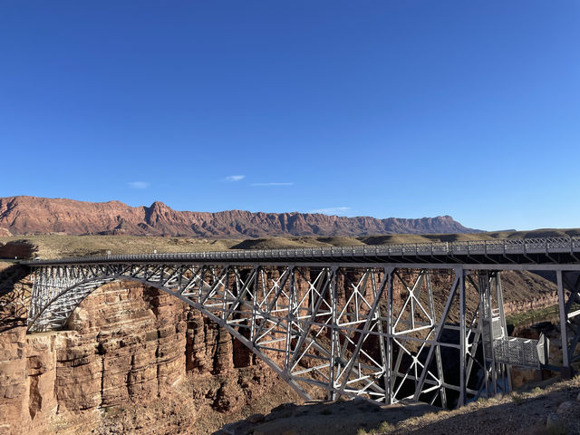 美國｜橫跨在科羅拉多河上的Navajo大橋真壯觀