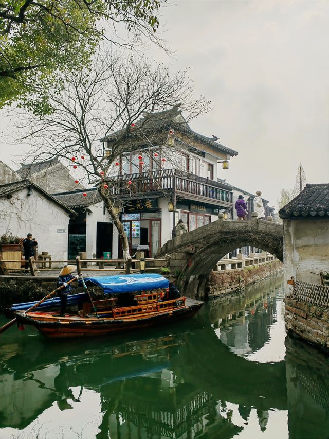 江南水鄉古鎮之旅：探尋周莊的韻味