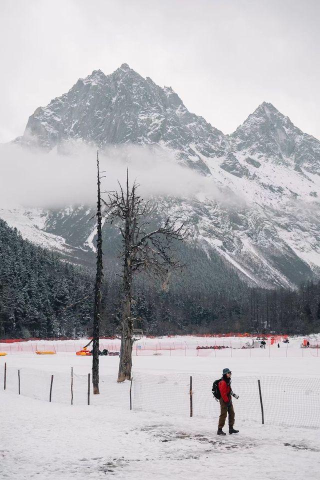 關於住畢棚溝景區內實現玩雪+溫泉自由攻略，整理了一些旅遊攻略