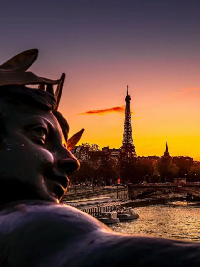 Eiffel Tower Paris is stunning 🇫🇷
