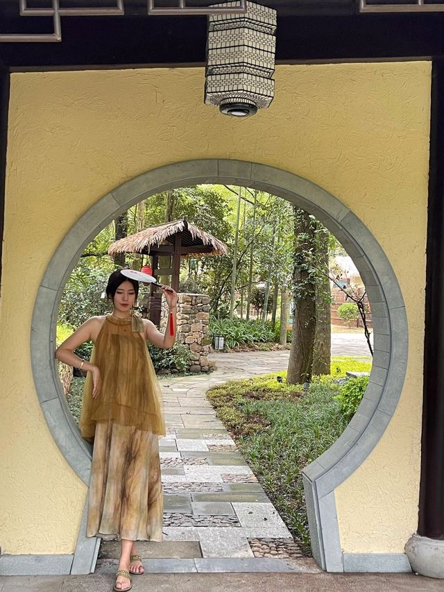 隱秘在山林深處的桃源居所。