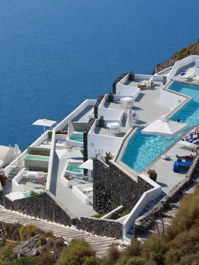 🌟 Santorini's Grace Hotel: A Gem on the Cliffs 🌅