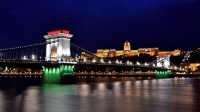 布達佩斯獅子橋重新開放。