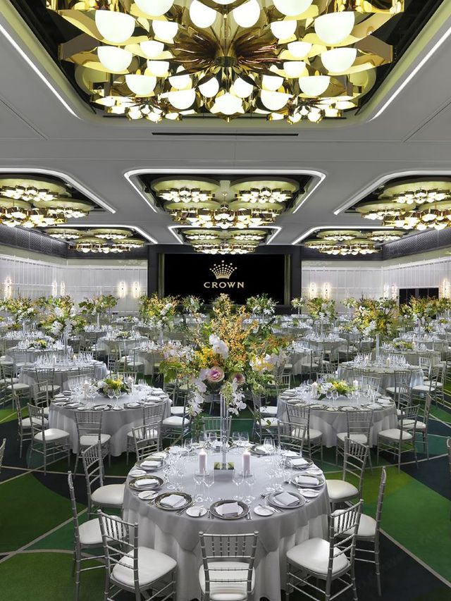 🌟✨ Perth's Crown Jewel: Luxe Stays at Crown Towers ✨🌟