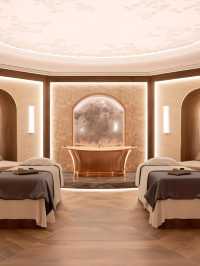 🌟 Luxe London Lodging: Raffles at the OWO 🌟