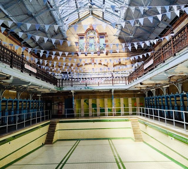 Victoria Baths: Splendor and Rebirth ✨🌟