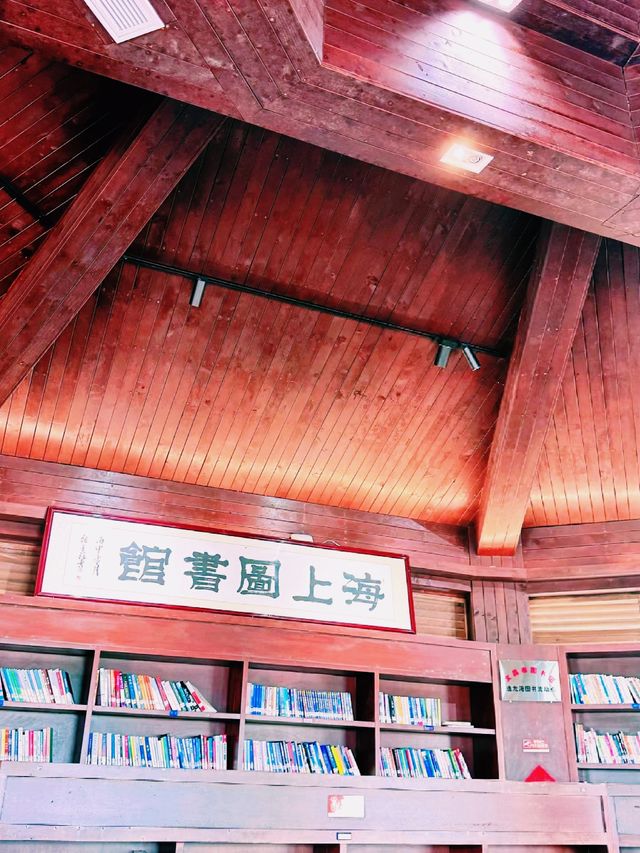寧靜的閱讀體驗和美麗的海景