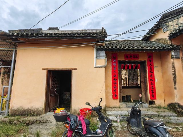 廣西鹿寨仁里屯鄧氏堂祠。