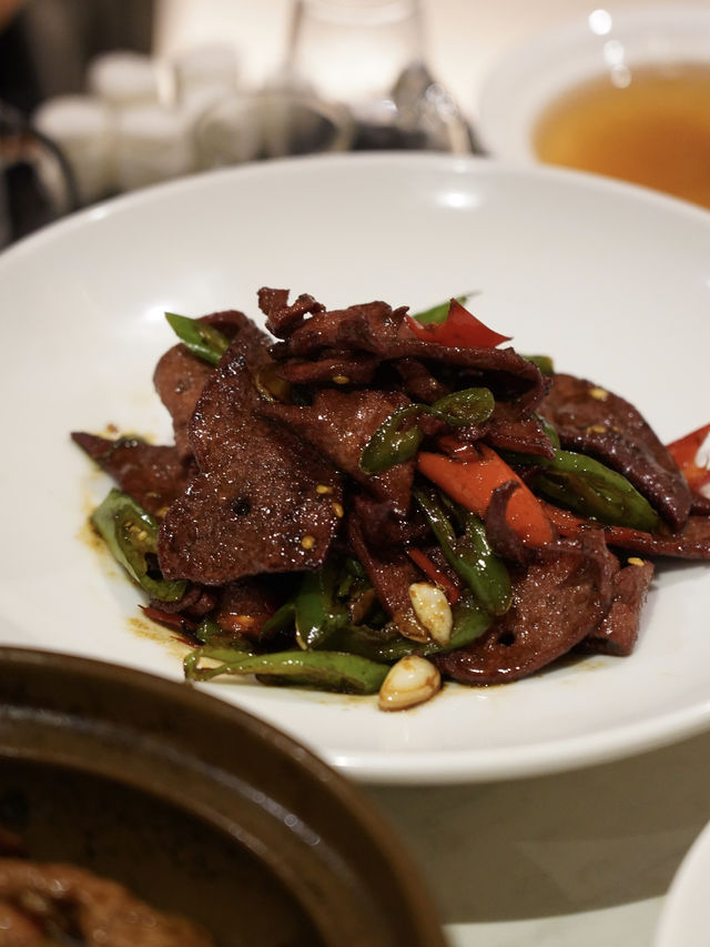 青島這家創意菜，味道還不錯！。