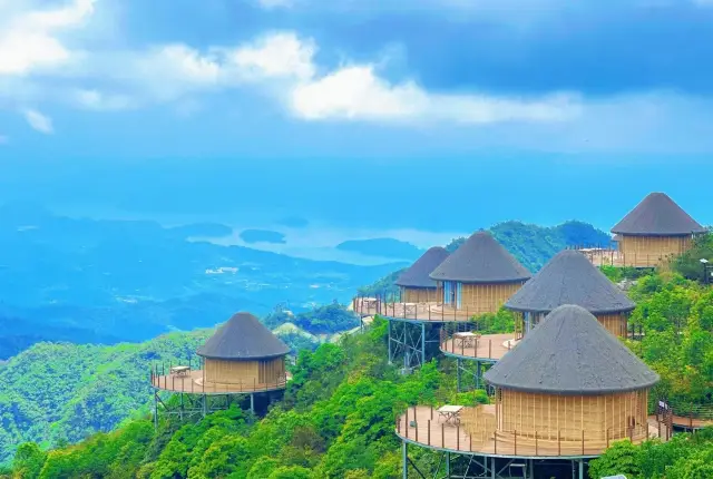 Huilong Mountain Cloud Resort: A Fairyland Retreat