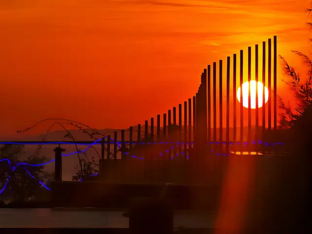 The most beautiful sunset in Nan'ao Island is at the popular seaside villa. 