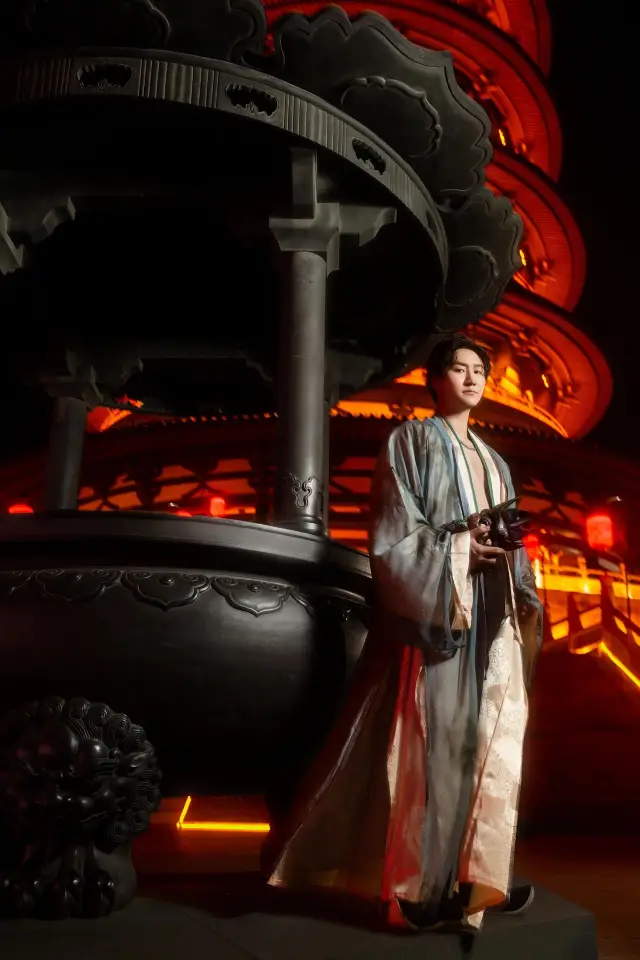 Take Hanfu photos in Luoyang and embark on a fantastic journey through traditional Chinese culture!