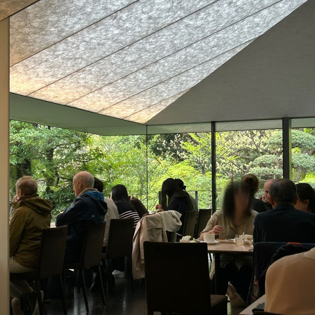 🌧️雨天限定的根津美術館｜在綠意與歷史間尋得寧靜