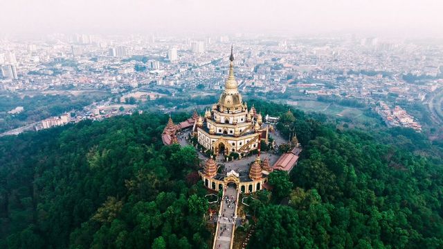 芒市|獨家視角！勐煥金塔與銀塔嘅震撼航拍
