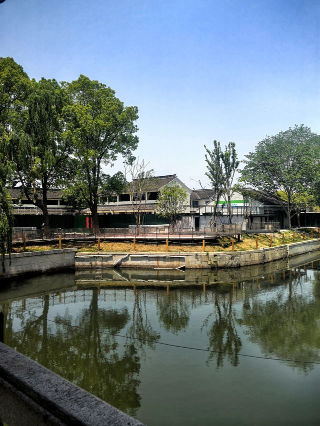 重元寺門口竟然有商業街，簡直絕了  項目由唐人山水文旅操刀，依託重元寺商業街的復古建築，搖身一