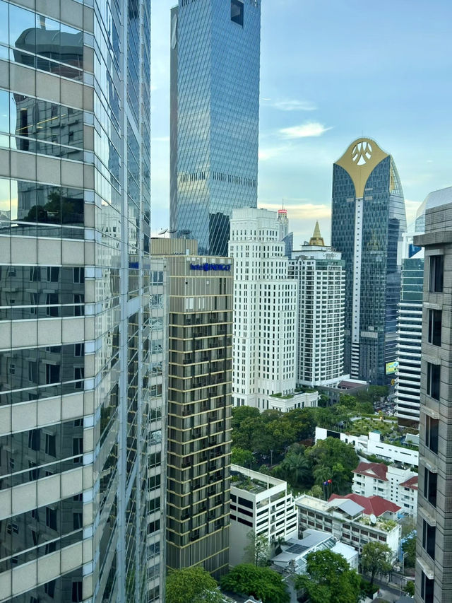 繁花與都會之間：曼谷康萊德酒店的優雅時光