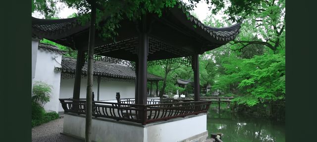 漫步蘇州園林：一場穿越千年的美學盛宴   踏入蘇州園林，彷彿打開了一本塵封的古籍，每一頁都書寫著東方
