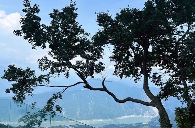 希望你喺汶川度過一個愉快、安全嘅游水時光！