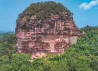 麥積山｜1600年前的「東方微笑」