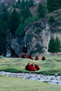 在郎木寺門前靜靜等天黑