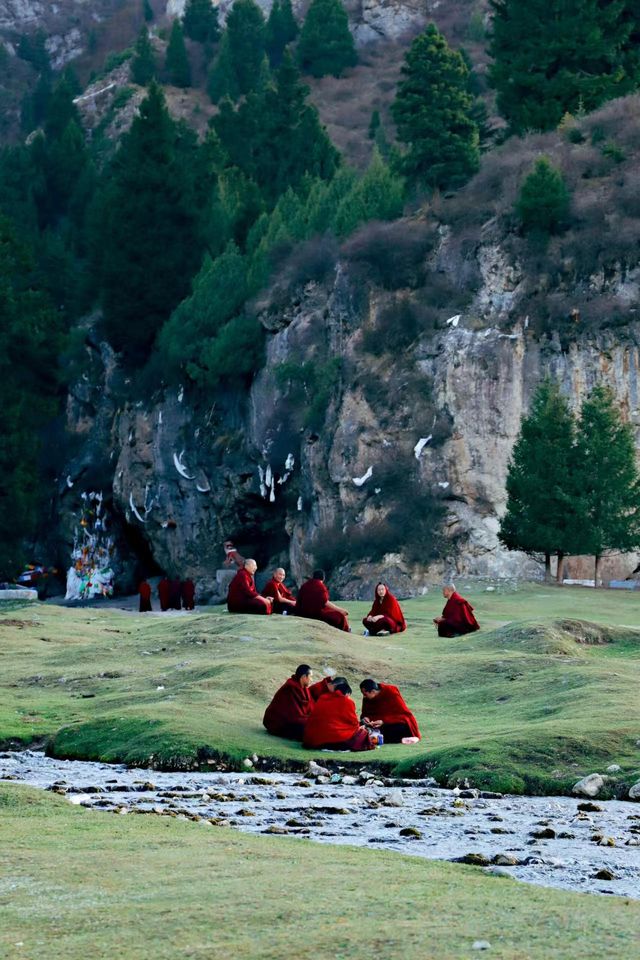在郎木寺門前靜靜等天黑