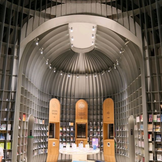 Old Church Turned Into a Bookstore in Shanghai 📚⛪