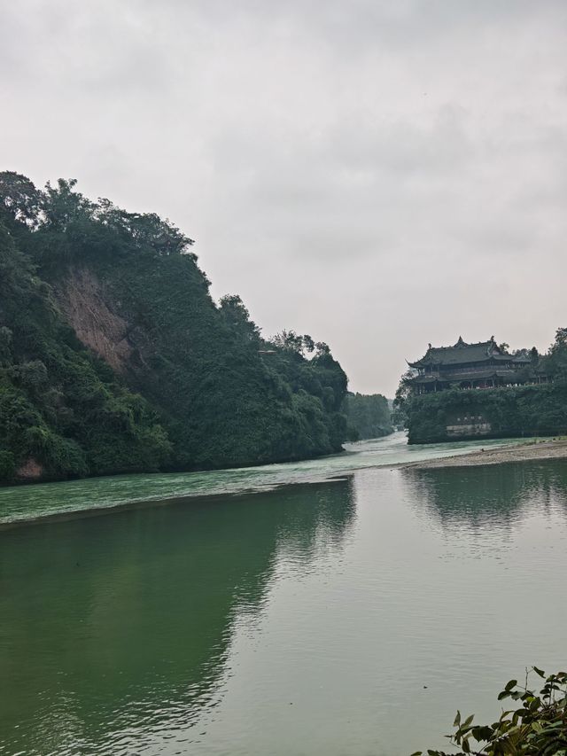 此次選擇攜程成都-九寨-黃龍-都江堰獨立團，體驗遠超預期，全程堪稱「順暢與舒心」的代名詞。   行程