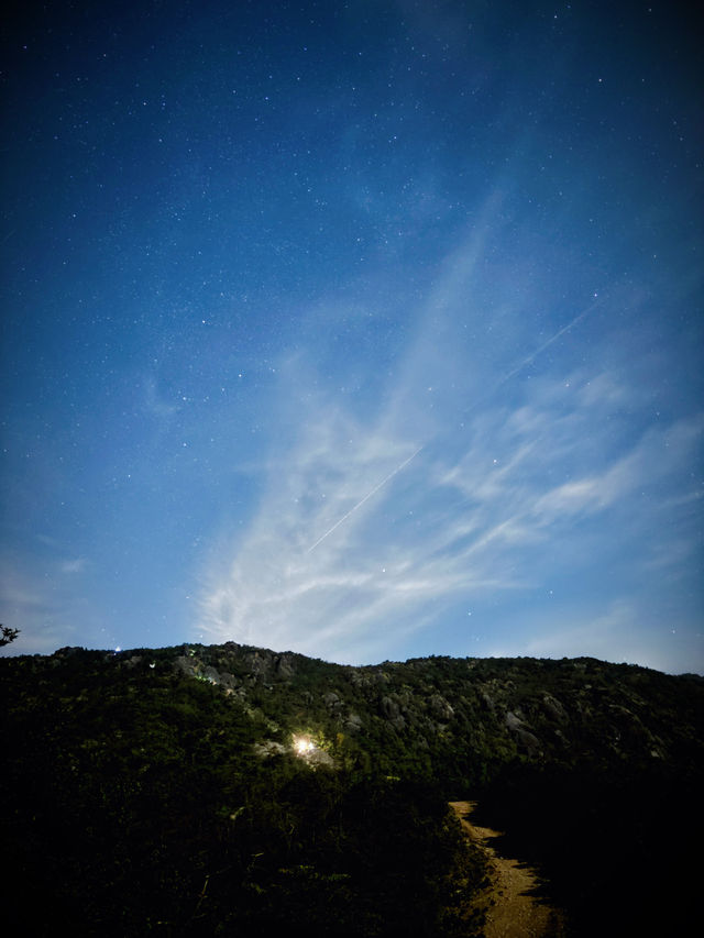 龍溪水庫邂逅一場盛大的寂靜輝煌，夜宿大雷山與星海共眠