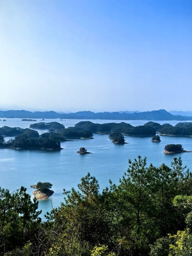 秋天來千島湖別有風味，水天一色美如畫！