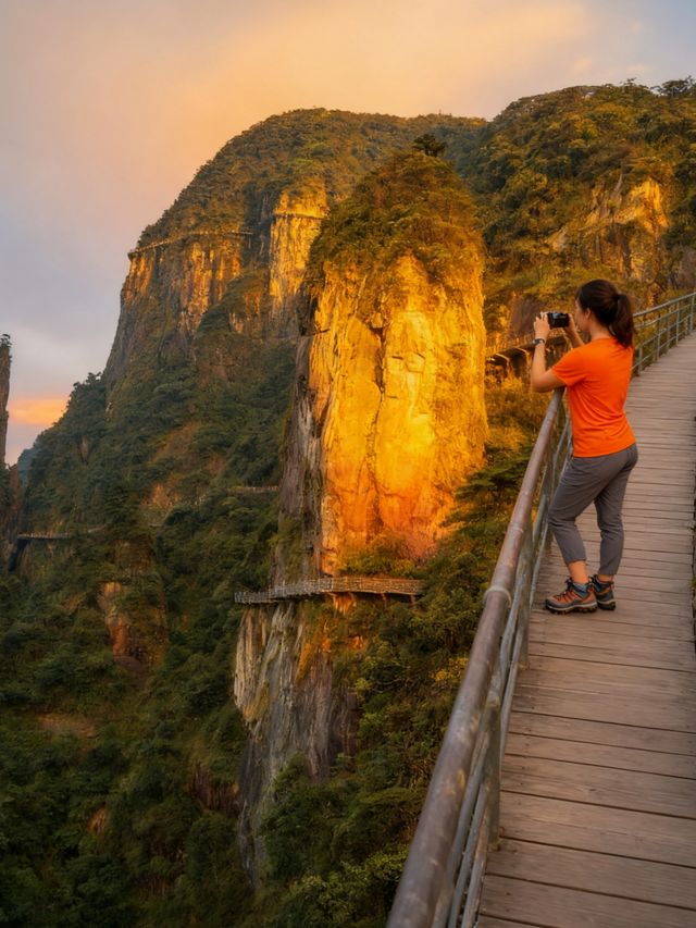 別再只知道武功山了！郴州莽山才是真·寶藏！   “本以為武功山的雲海已經夠絕，直到我來了莽山五指峰！