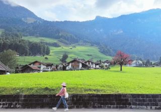 A Healing Journey Away from the City: Lake Lungern, Switzerland, is So Beautiful! I just returned from Lungern, Switzerland, and I'm still immersed in the fairytale-like scenery! This