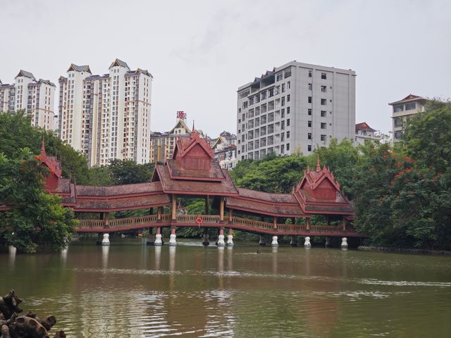 西雙版納市區不得不去的曼聽公園和總佛寺