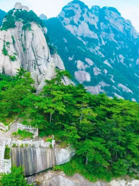 傳說天柱山是：「天帝的寶座」，古時仙人曾在此煉丹