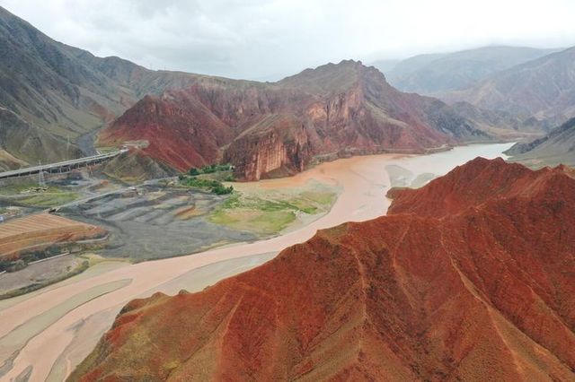 【藏在青海的“淨土”——黃南藏族自治州！一場心靈洗禮與絕美風光的終極體驗等你來探索！】  嘿，熱