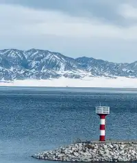 賽里木湖冬日限定粉色雪山