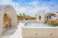 迪士尼旁絕美洞窟民宿!星空天窗+免費接送,拍照根本停不下來