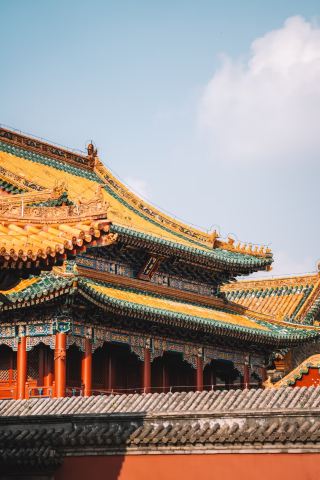 Snow covers Shengjing, a pillow of palace walls and red walls in snow, colliding with a thousand years of history at the Eastern Tombs