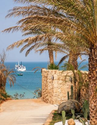 Weizhou Island's top cliff hotel offers an incredible 270° view of the glassy sea from your bed!