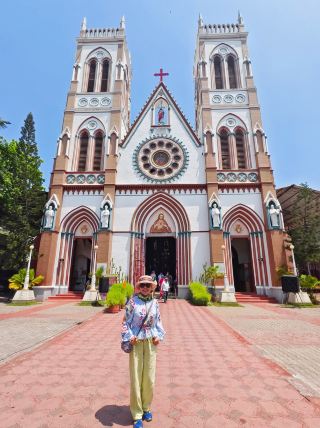 Walk the World Series India: Churches and Indian Temples in Puducherry