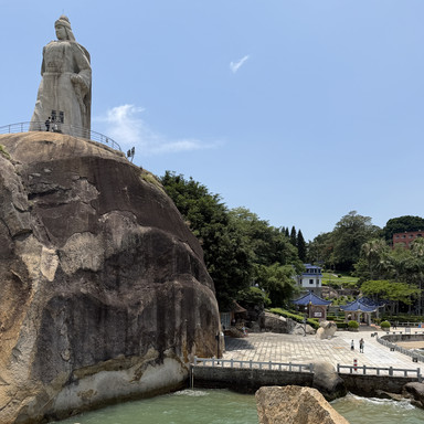廈門鼓浪嶼的鄭成功高聳雕像—鼓浪嶼的守護者｜Trip.com 廈門