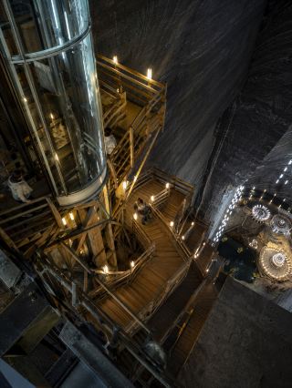 The real-world dungeon where you must wear a jacket to enter!!