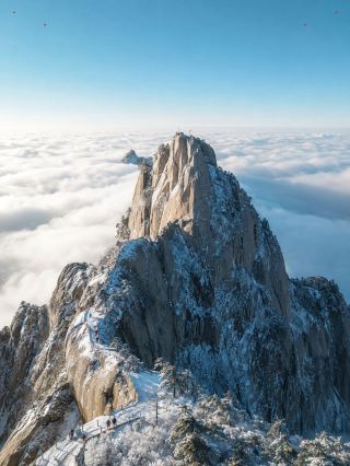 How much of Mount Hua's peril can you really capture through a lens?