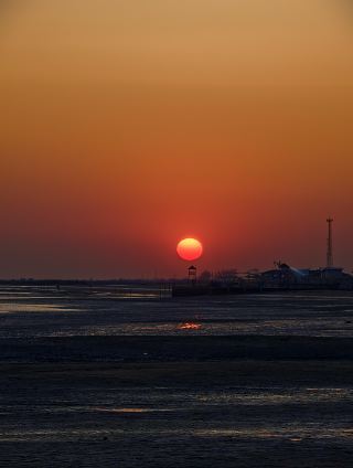 北京周辺への逆張り旅行！3時間で直行、オレンジ色の海と日の出